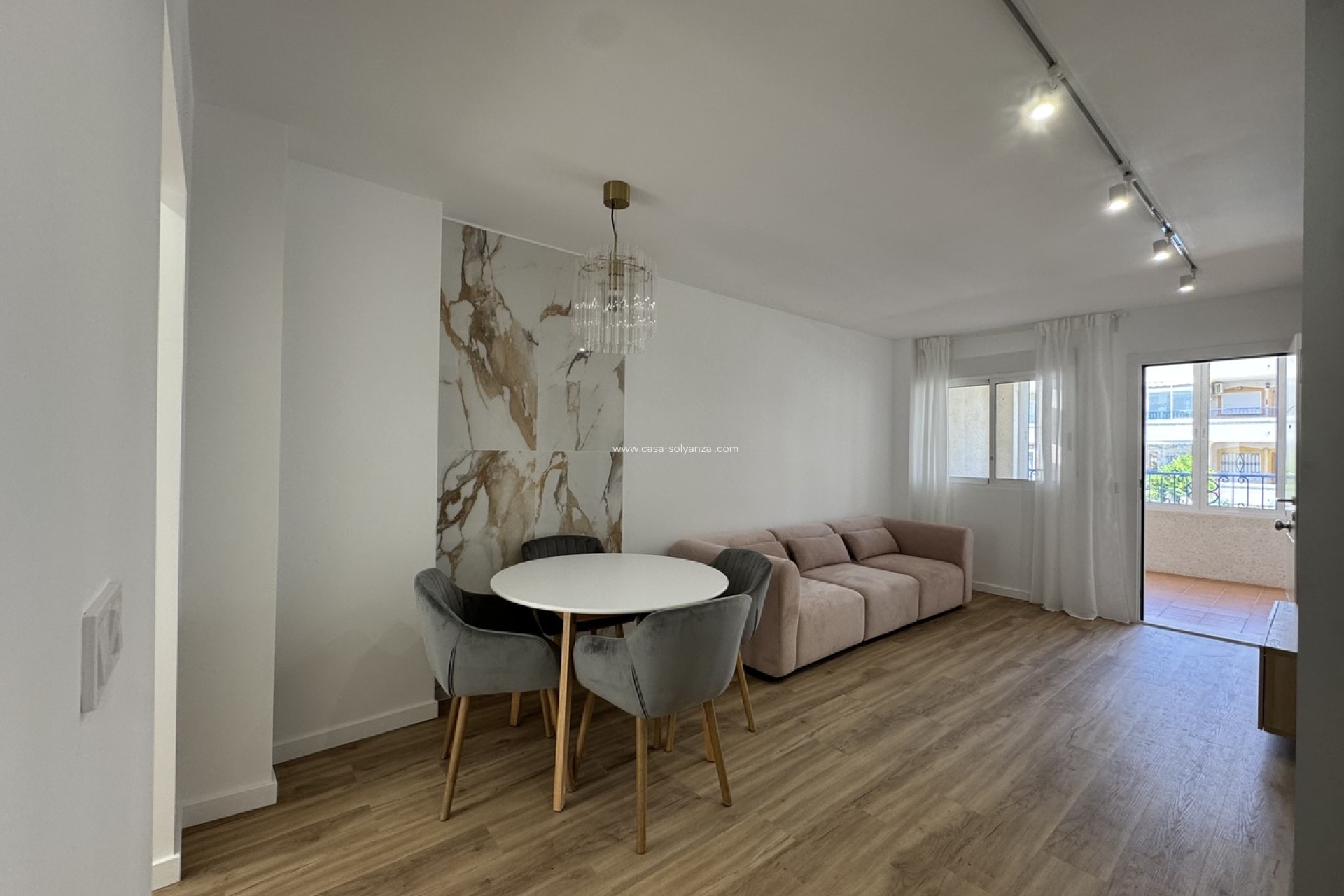 Resale - Apartment / flat - Los Altos - Costa Blanca