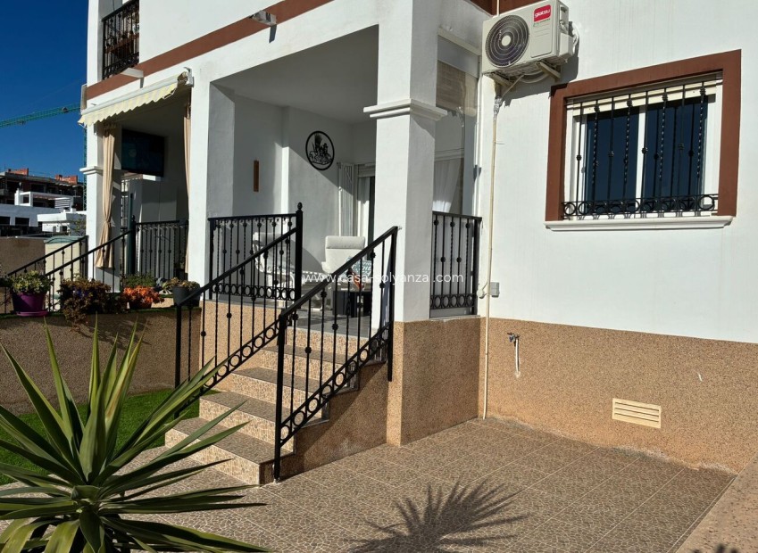Resale - Apartment / flat - Punta Prima - Costa Blanca