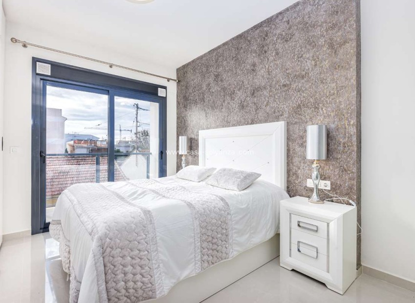 Resale - Apartment / flat - Torre de la Horadada - Costa Blanca