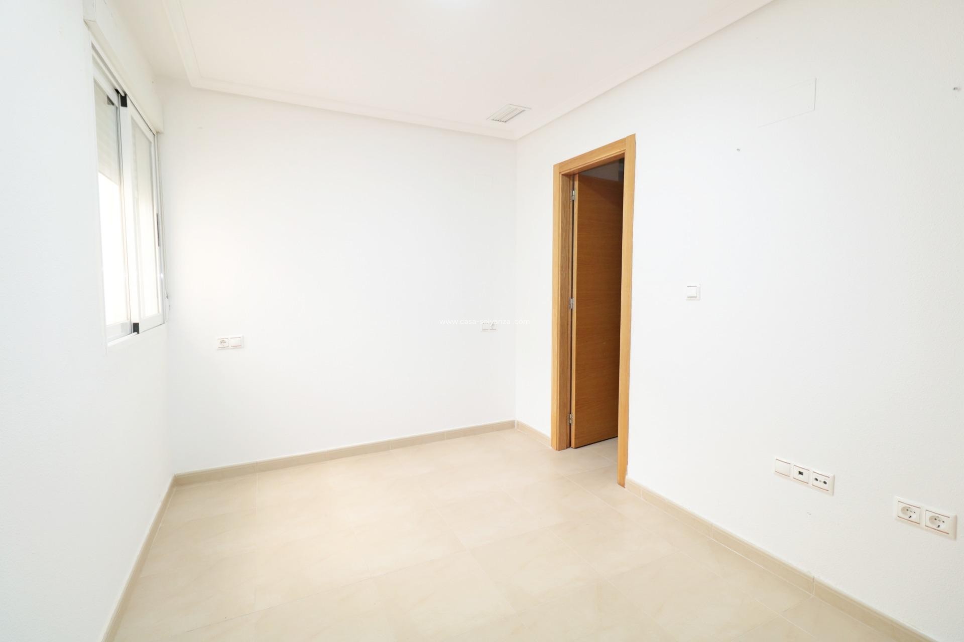 Resale - Apartment / flat - Torrevieja - Acequion