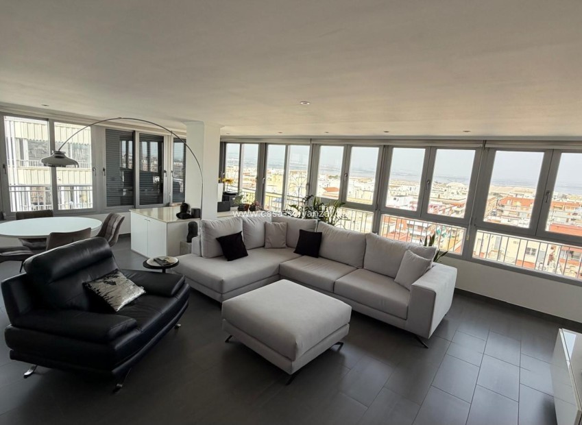 Resale - Apartment / flat - Torrevieja - Acequion