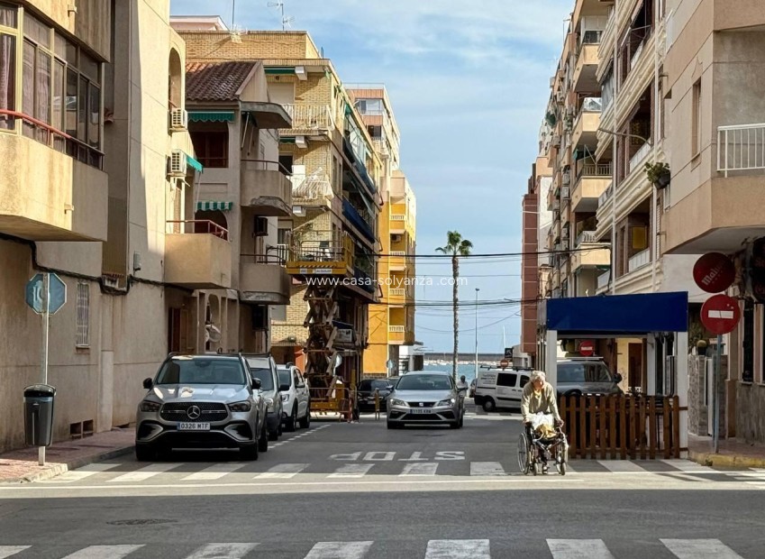 Resale - Apartment / flat - Torrevieja - Acequion