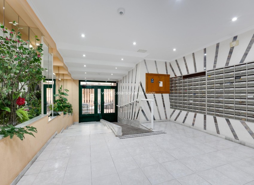 Resale - Apartment / flat - Torrevieja - Acequion