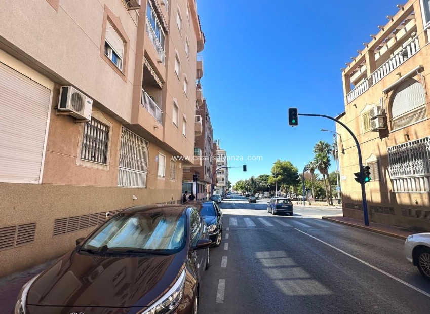 Resale - Apartment / flat - Torrevieja - Acequion