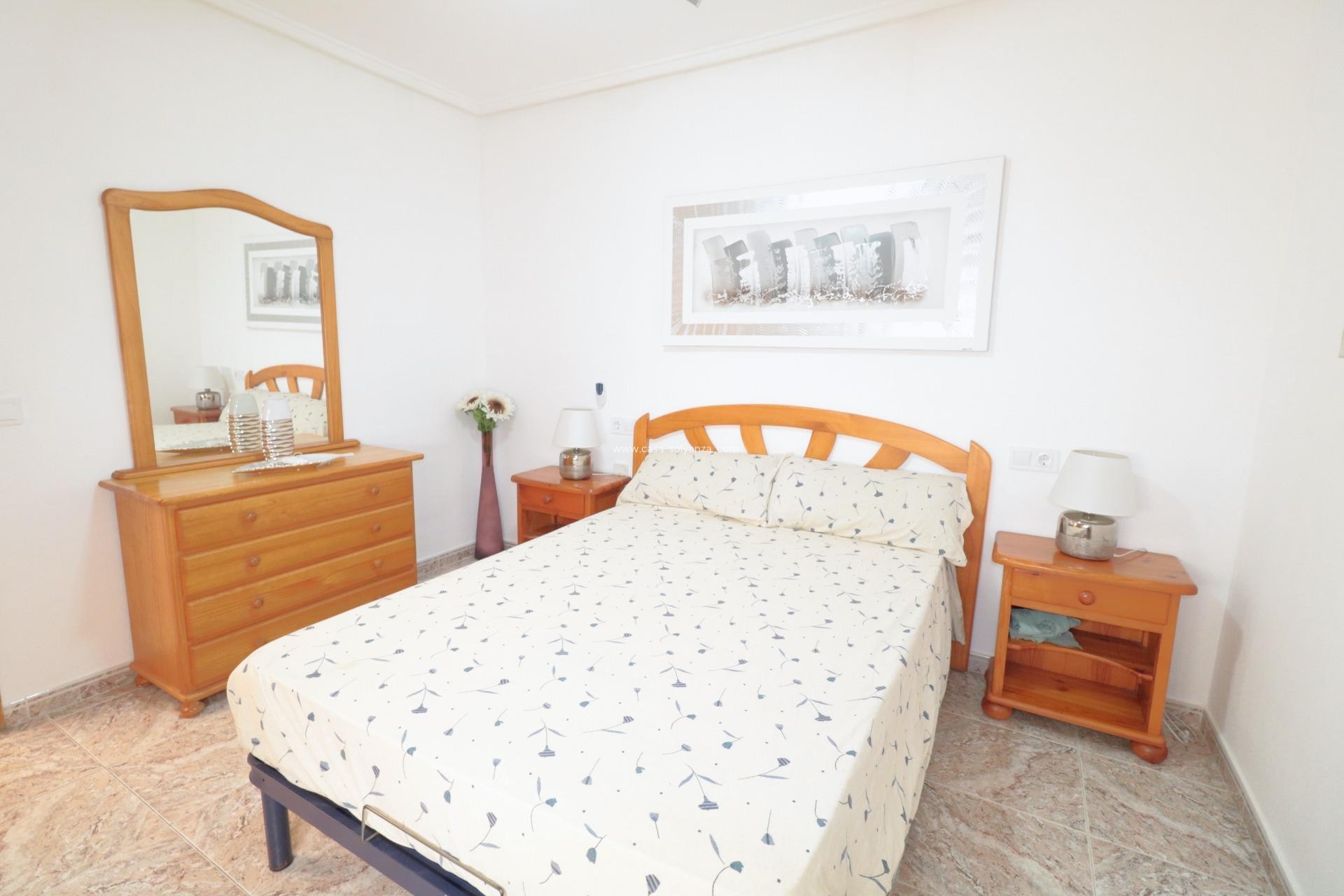 Resale - Apartment / flat - Torrevieja - Acequion