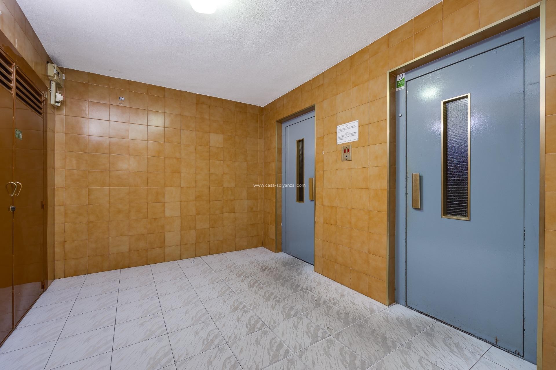 Resale - Apartment / flat - Torrevieja - Acequion