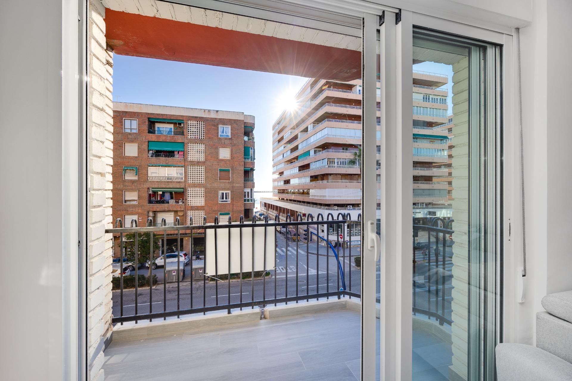 Resale - Apartment / flat - Torrevieja - Acequion