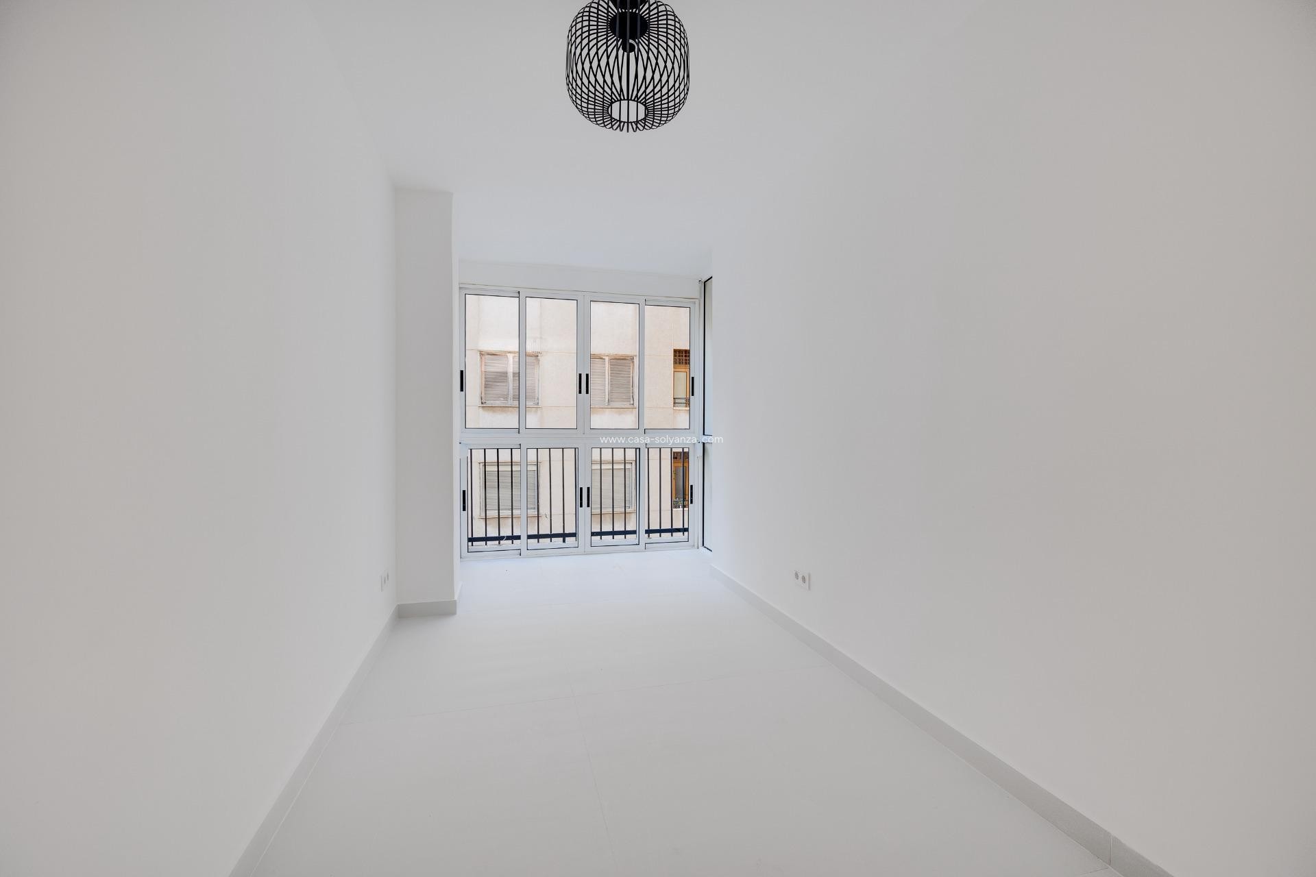 Resale - Apartment / flat - Torrevieja - Acequion