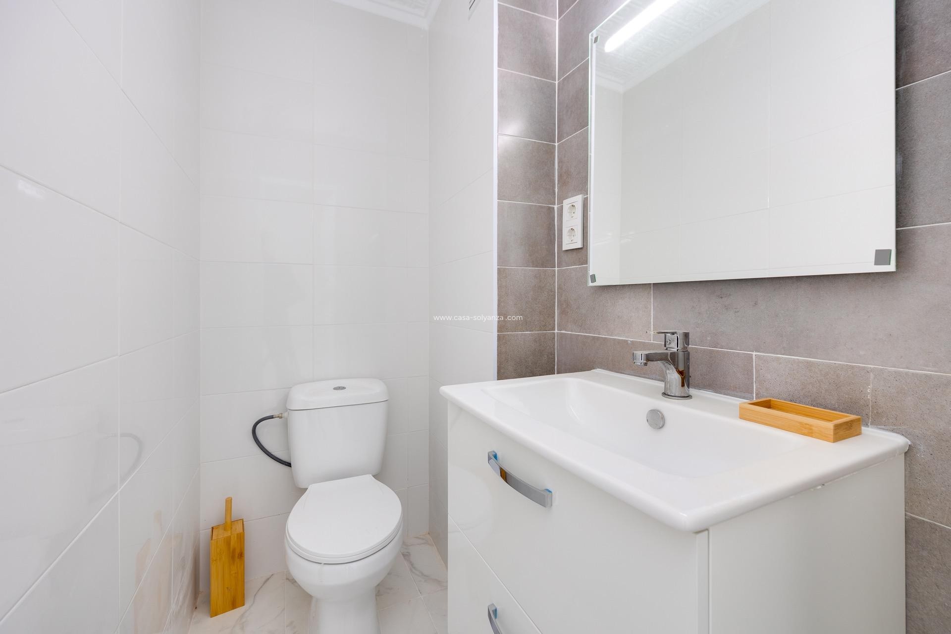 Resale - Apartment / flat - Torrevieja - Acequion