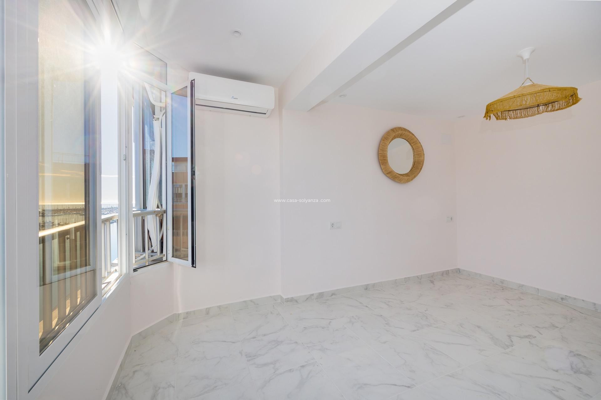 Resale - Apartment / flat - Torrevieja - Acequion