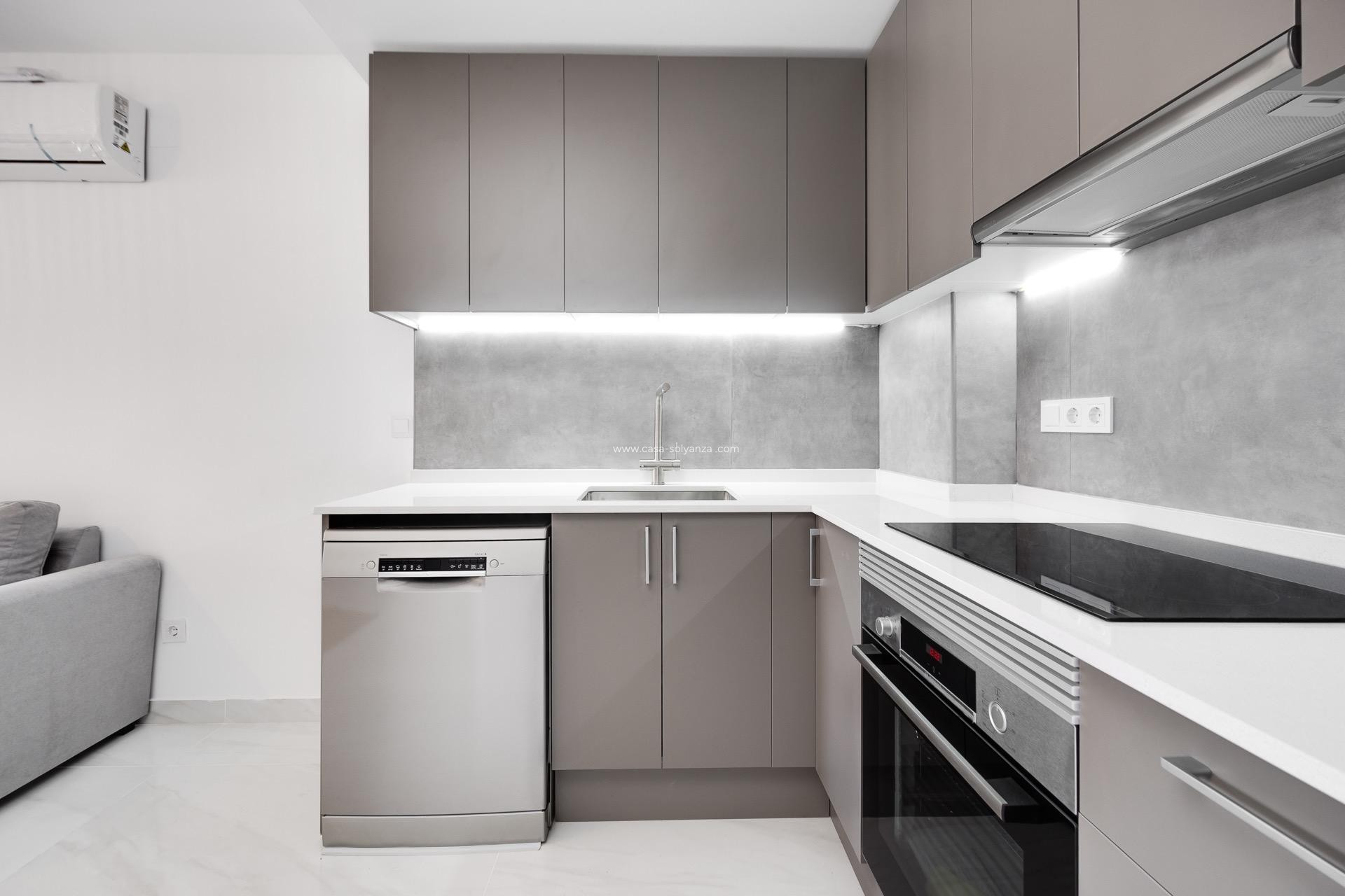 Resale - Apartment / flat - Torrevieja - Acequion