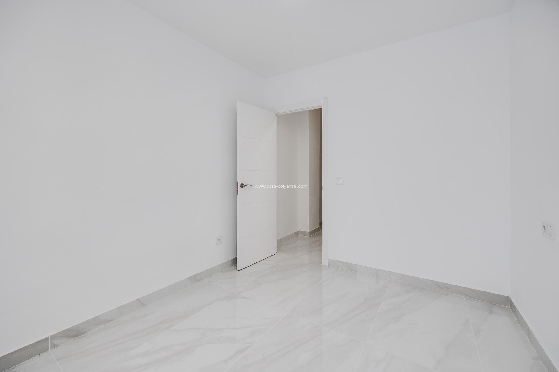 Resale - Apartment / flat - Torrevieja - Acequion