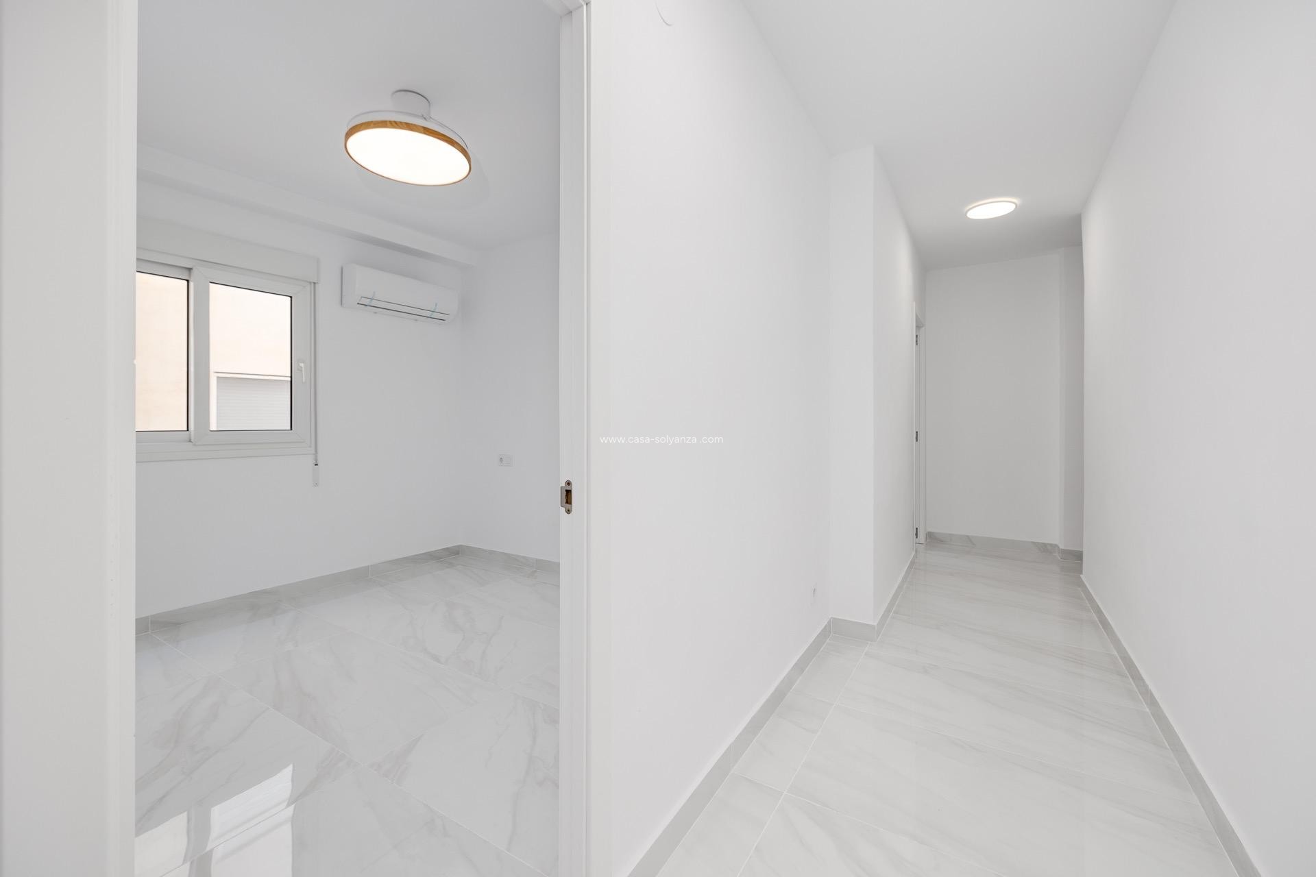 Resale - Apartment / flat - Torrevieja - Acequion