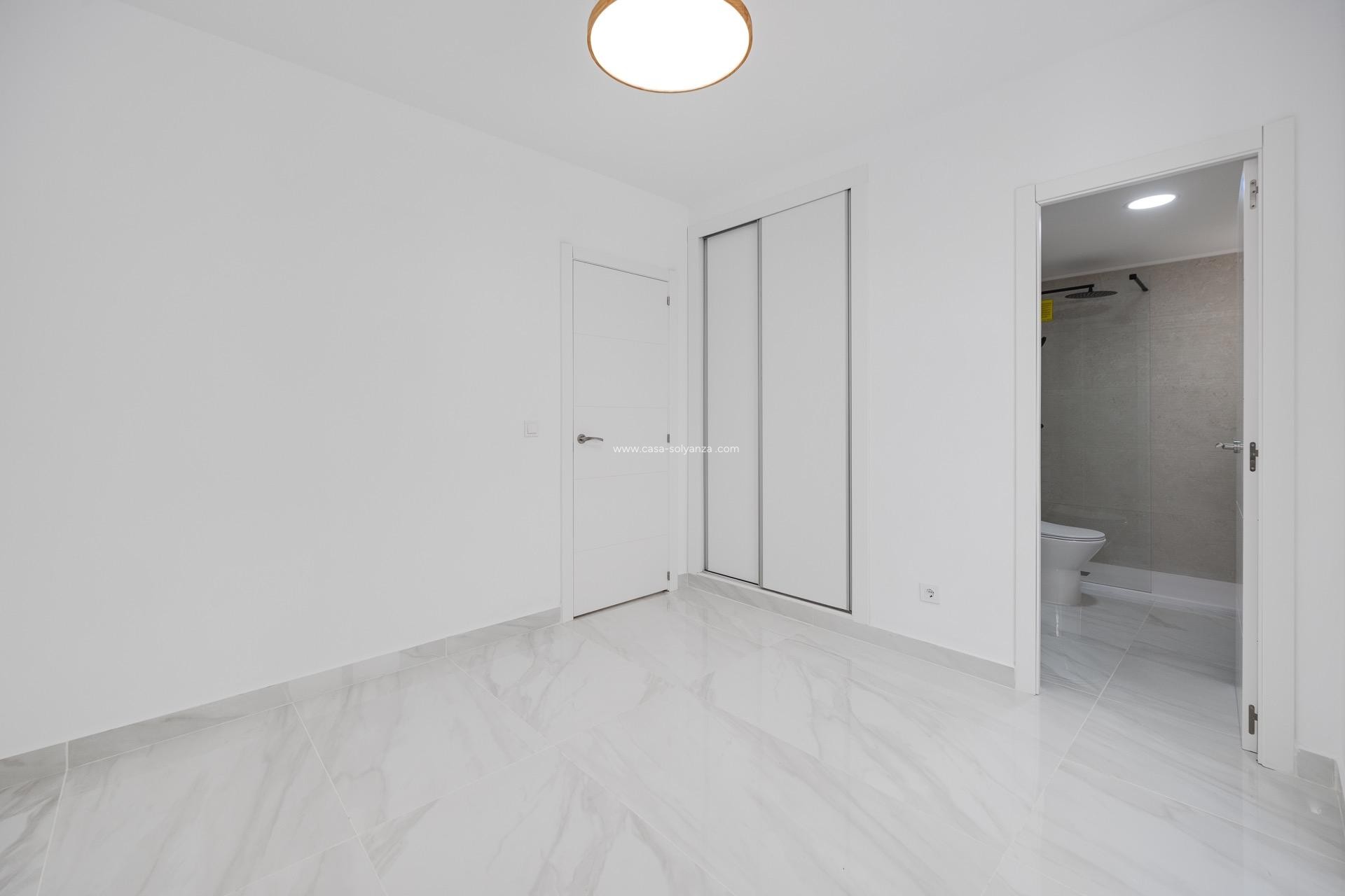 Resale - Apartment / flat - Torrevieja - Acequion