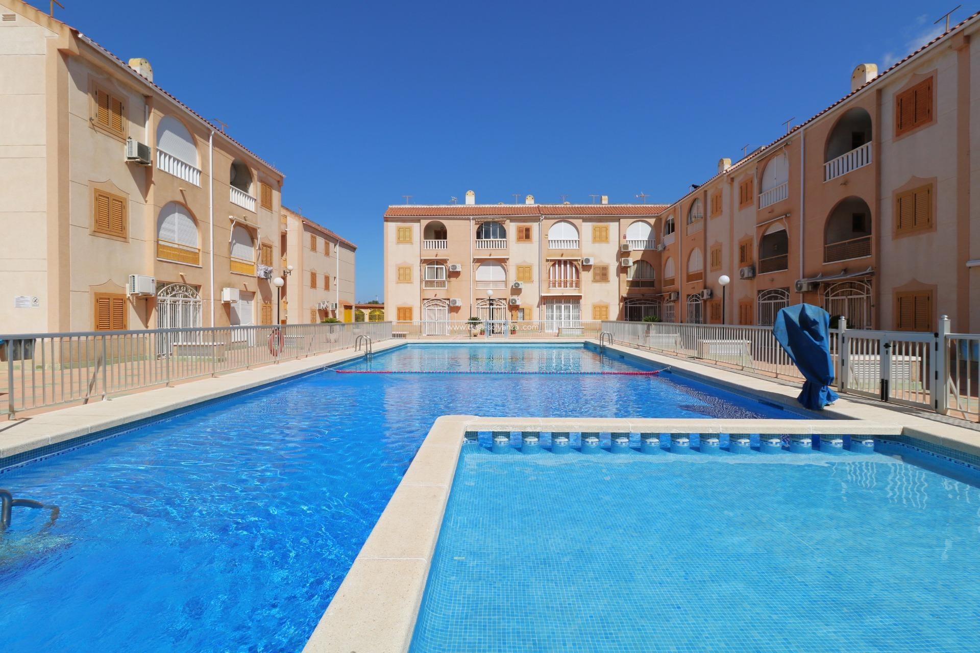 Resale - Apartment / flat - Torrevieja - Acequion