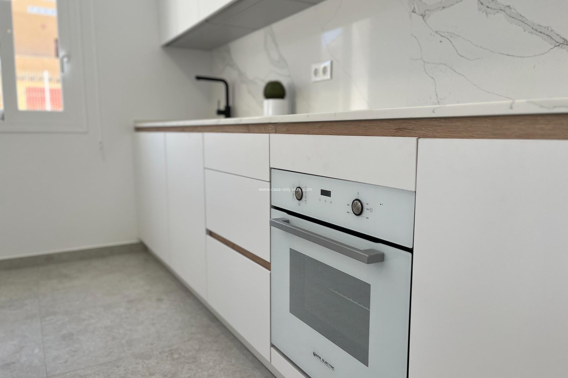 Resale - Apartment / flat - Torrevieja - Aguas nuevas