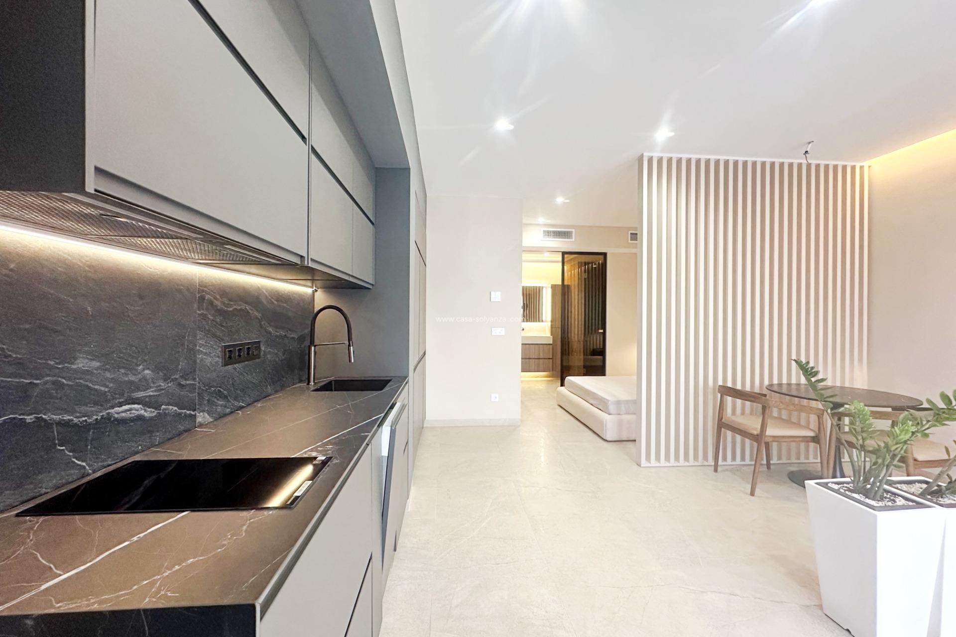 Resale - Apartment / flat - Torrevieja - Center