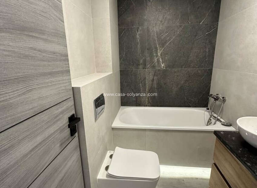 Resale - Apartment / flat - Torrevieja - Center