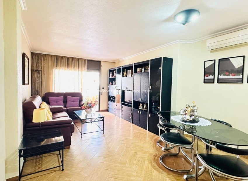 Resale - Apartment / flat - Torrevieja - Center