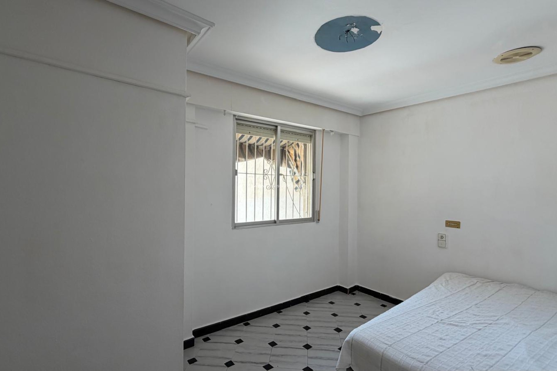 Resale - Apartment / flat - Torrevieja - Center