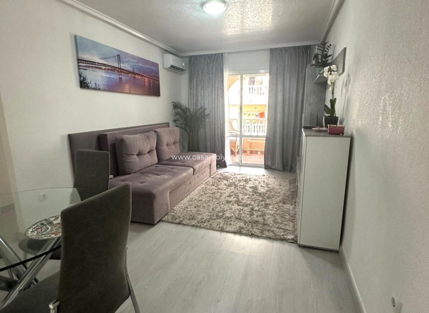 Resale - Apartment / flat - Torrevieja - Center