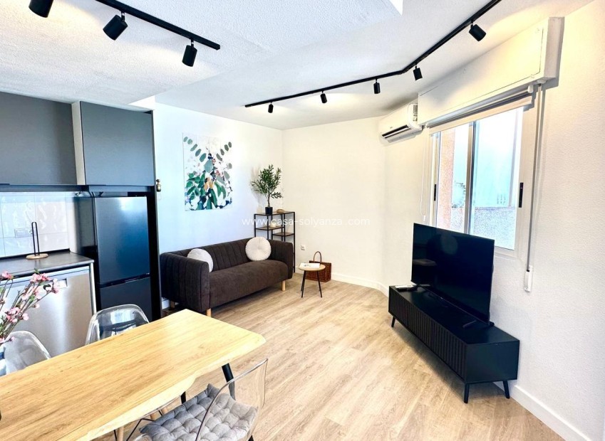 Resale - Apartment / flat - Torrevieja - Center
