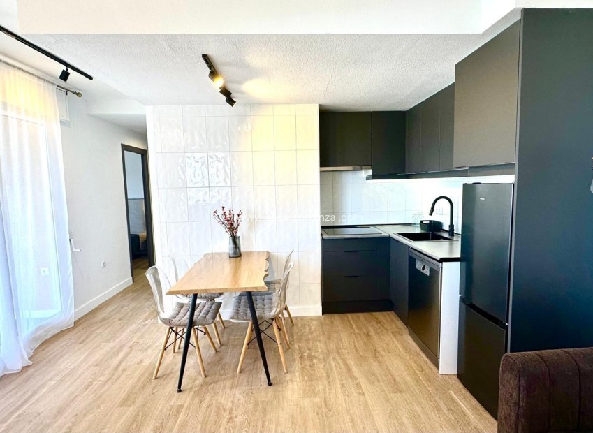Resale - Apartment / flat - Torrevieja - Center