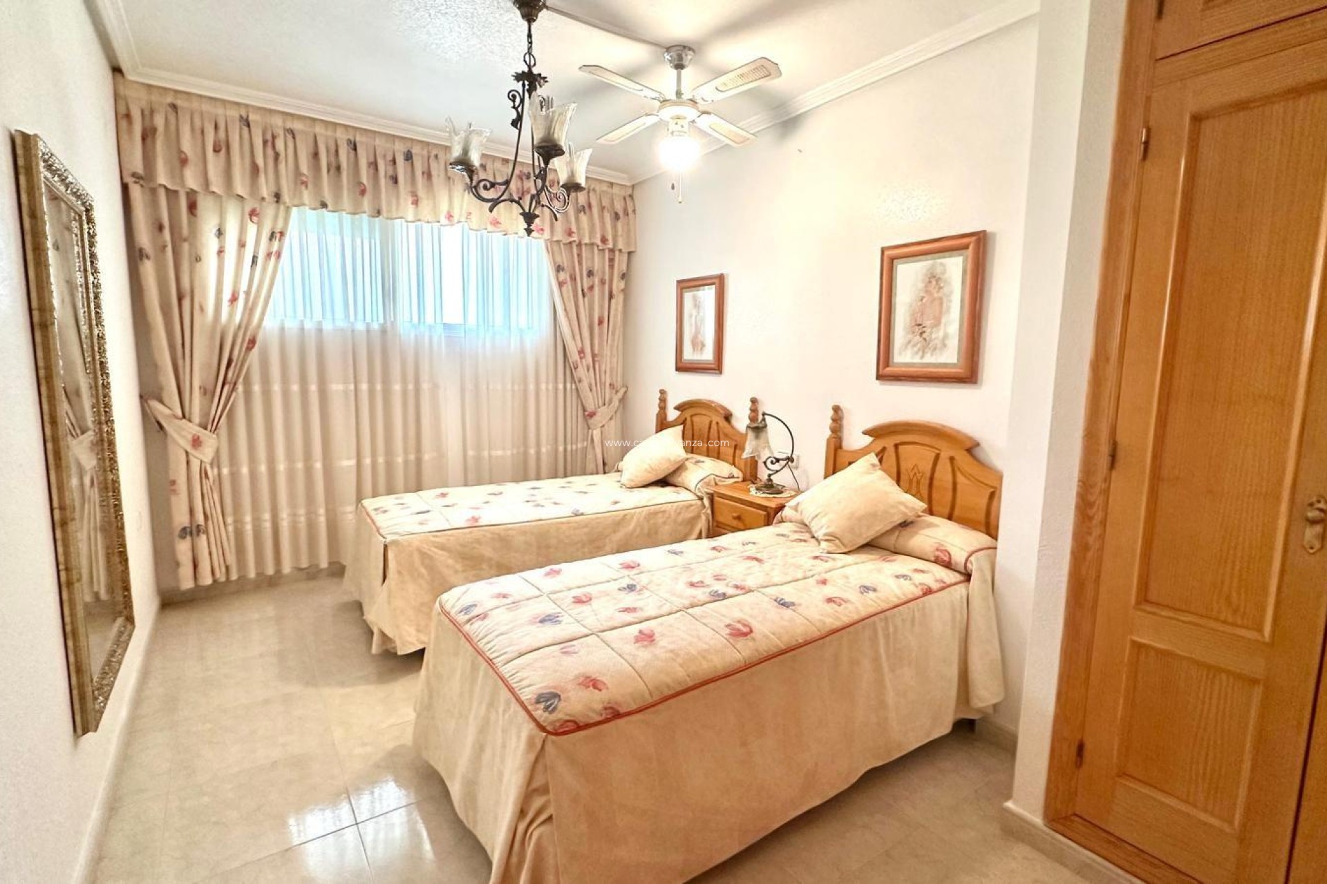 Resale - Apartment / flat - Torrevieja - Center