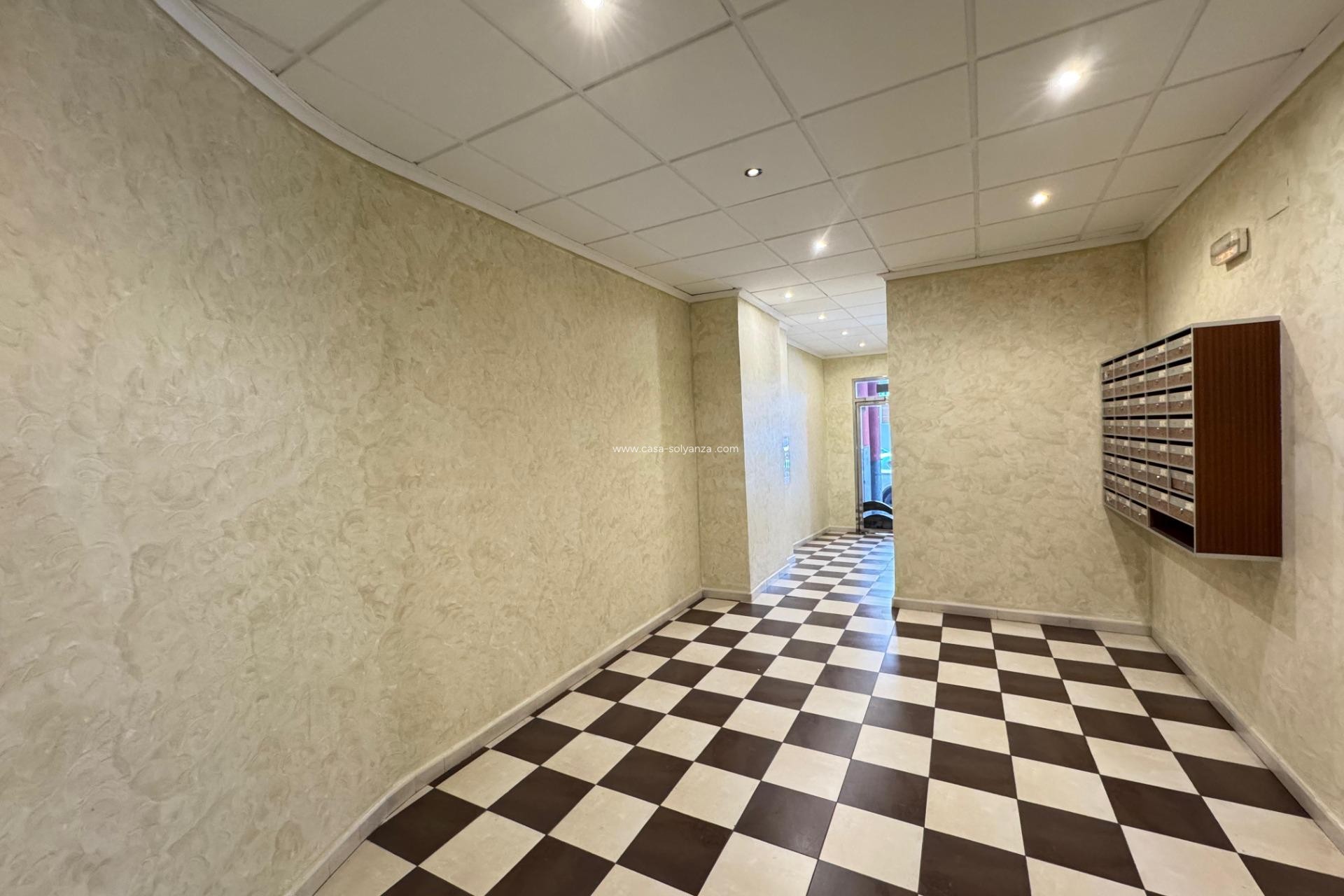 Resale - Apartment / flat - Torrevieja - Center