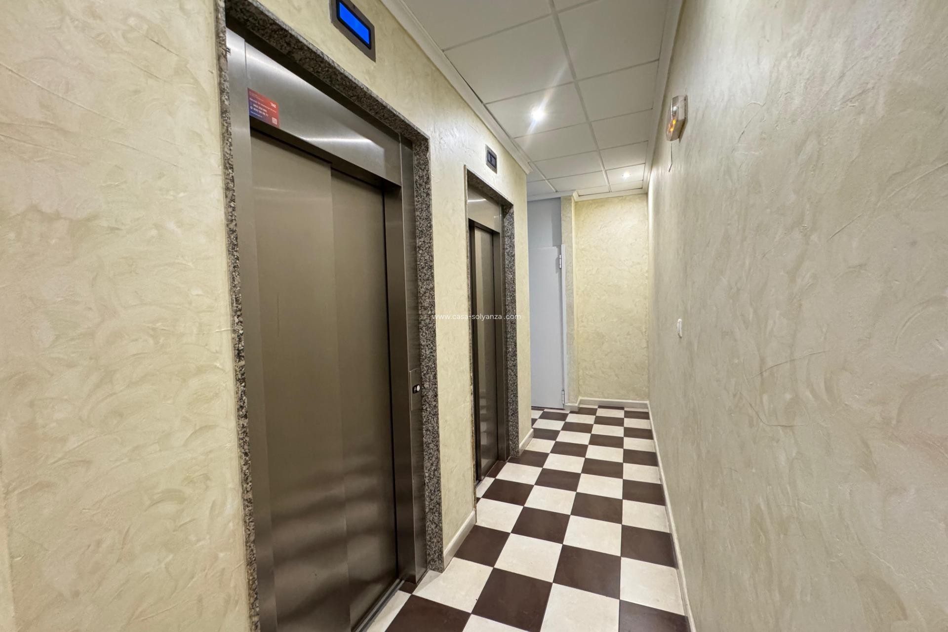 Resale - Apartment / flat - Torrevieja - Center