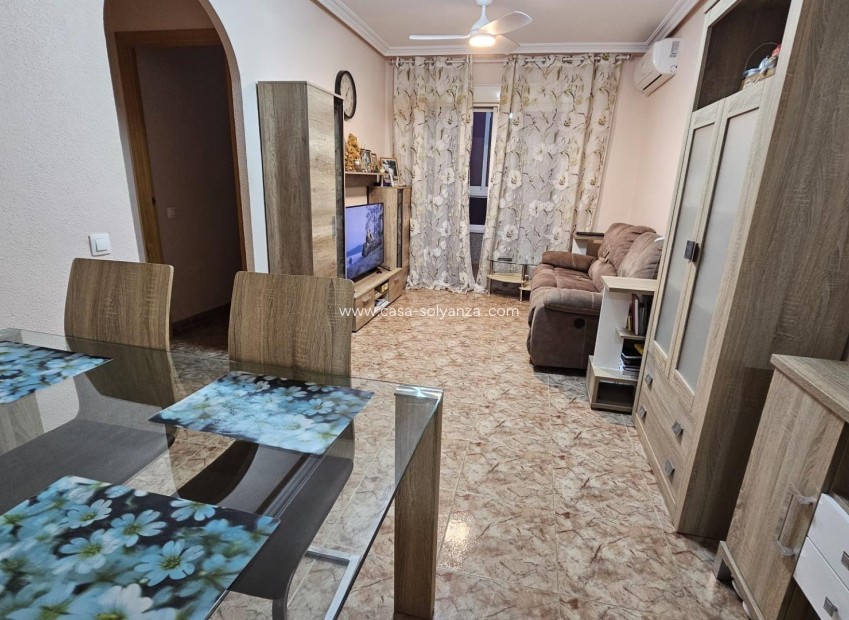 Resale - Apartment / flat - Torrevieja - Center