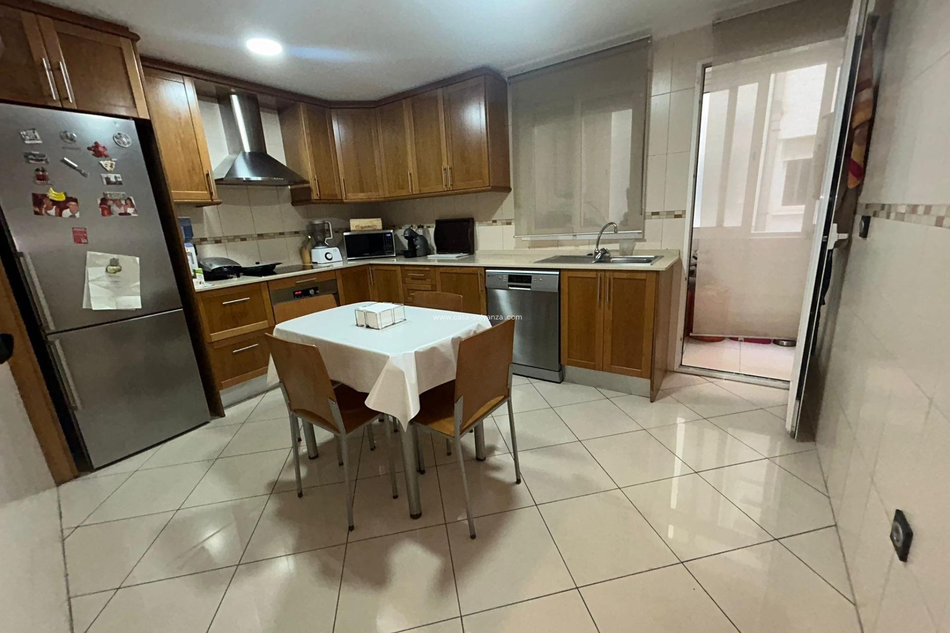 Resale - Apartment / flat - Torrevieja - Center