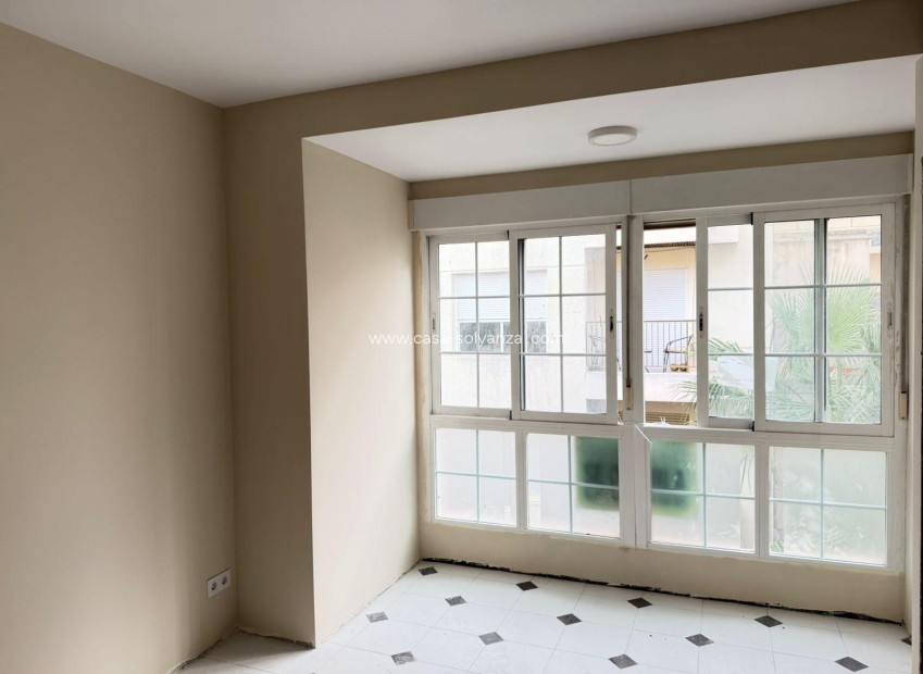 Resale - Apartment / flat - Torrevieja - Center