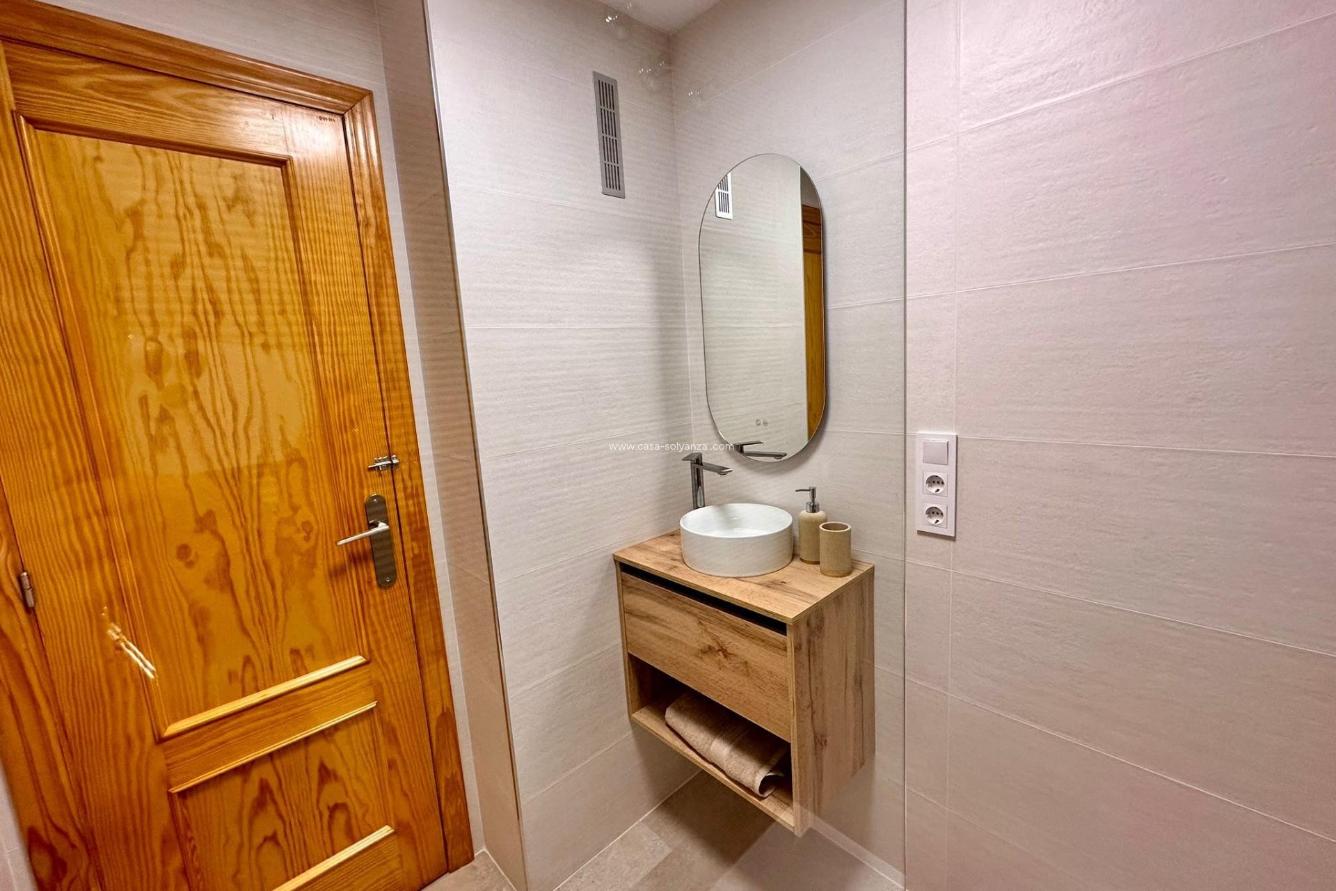 Resale - Apartment / flat - Torrevieja - Center