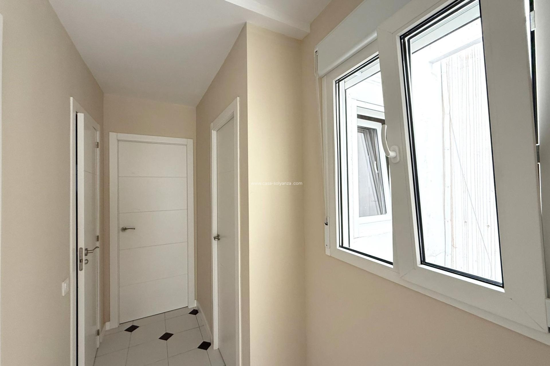 Resale - Apartment / flat - Torrevieja - Center