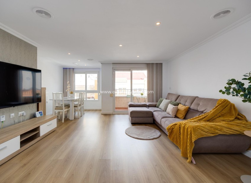 Resale - Apartment / flat - Torrevieja - Center