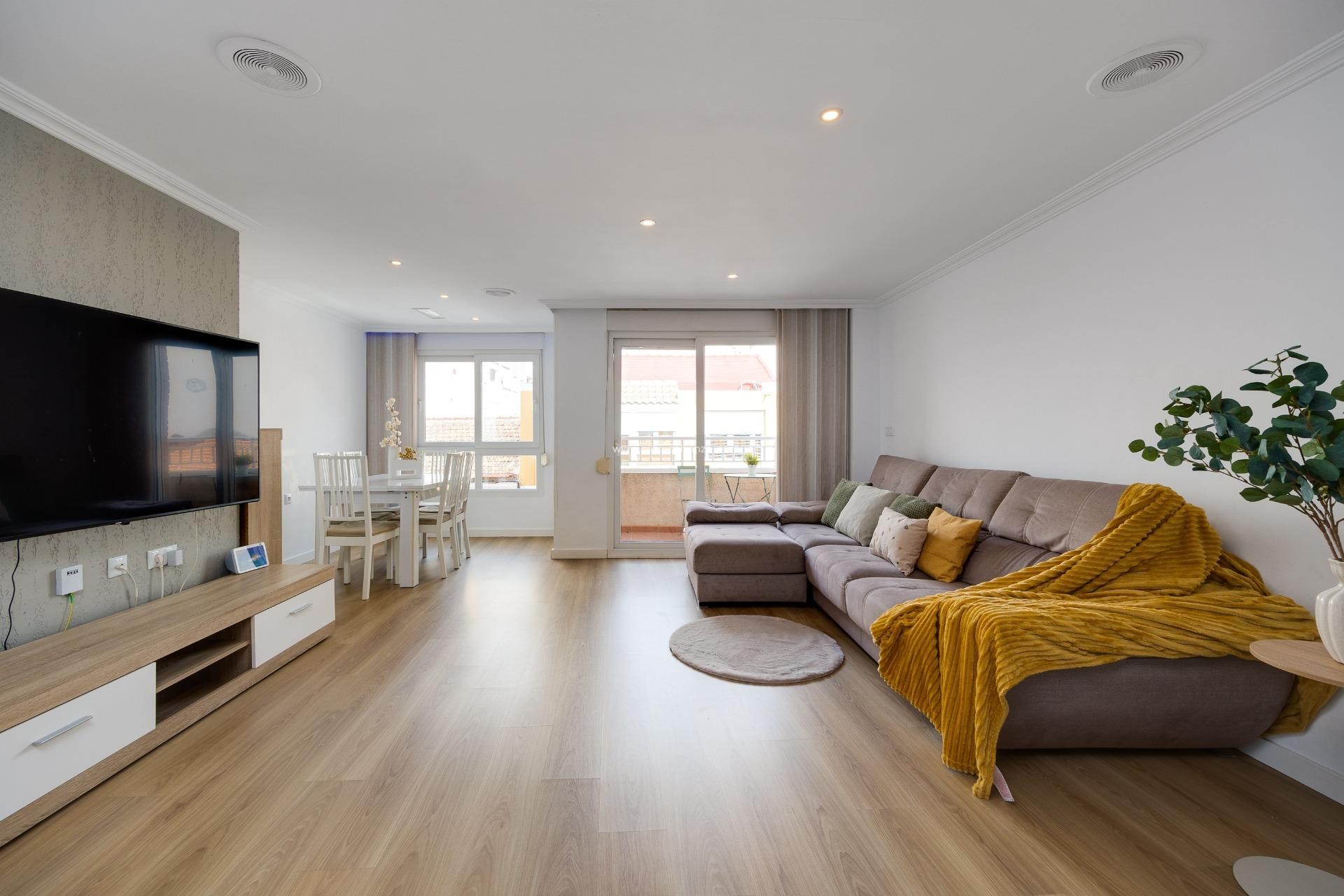 Resale - Apartment / flat - Torrevieja - Center