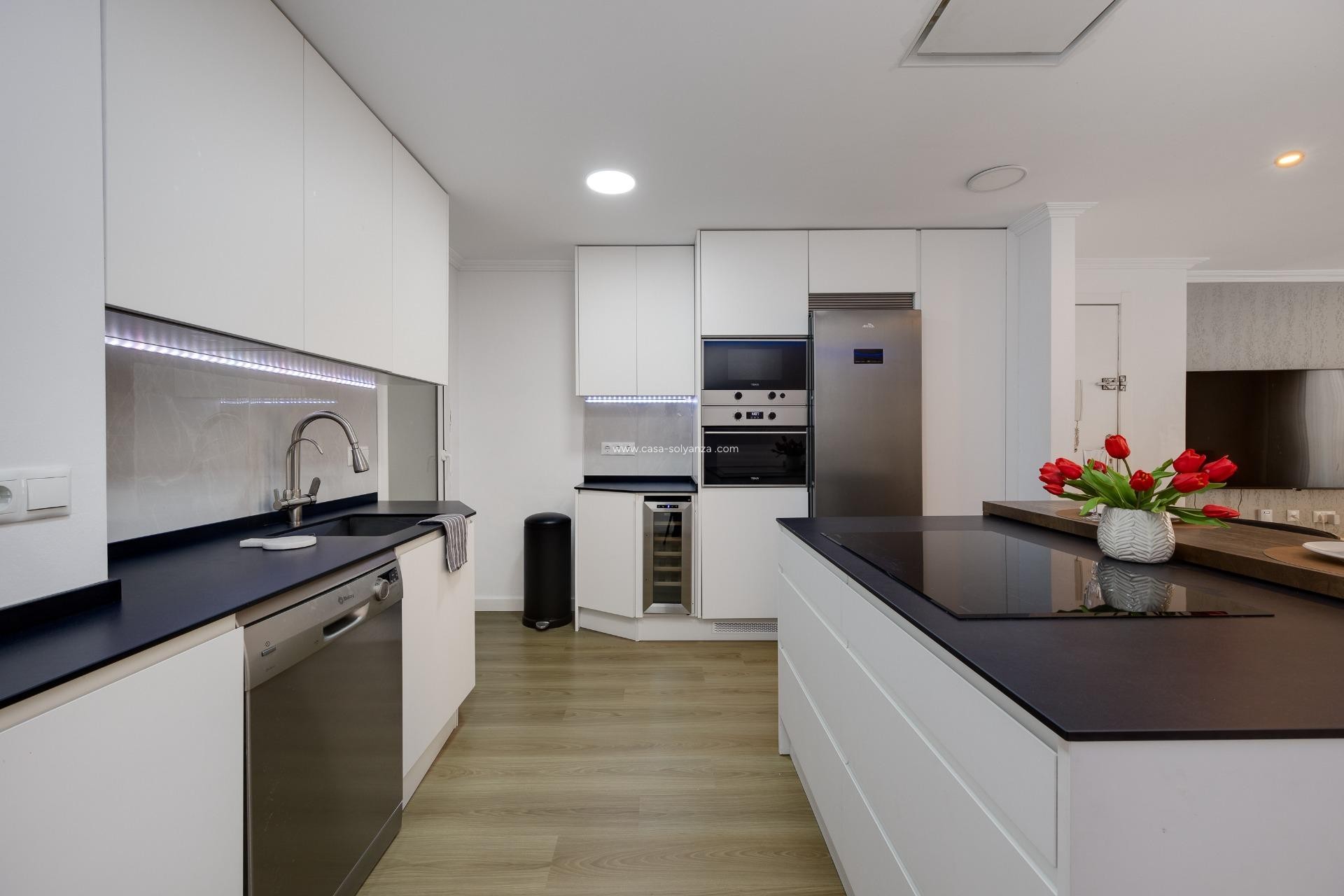 Resale - Apartment / flat - Torrevieja - Center