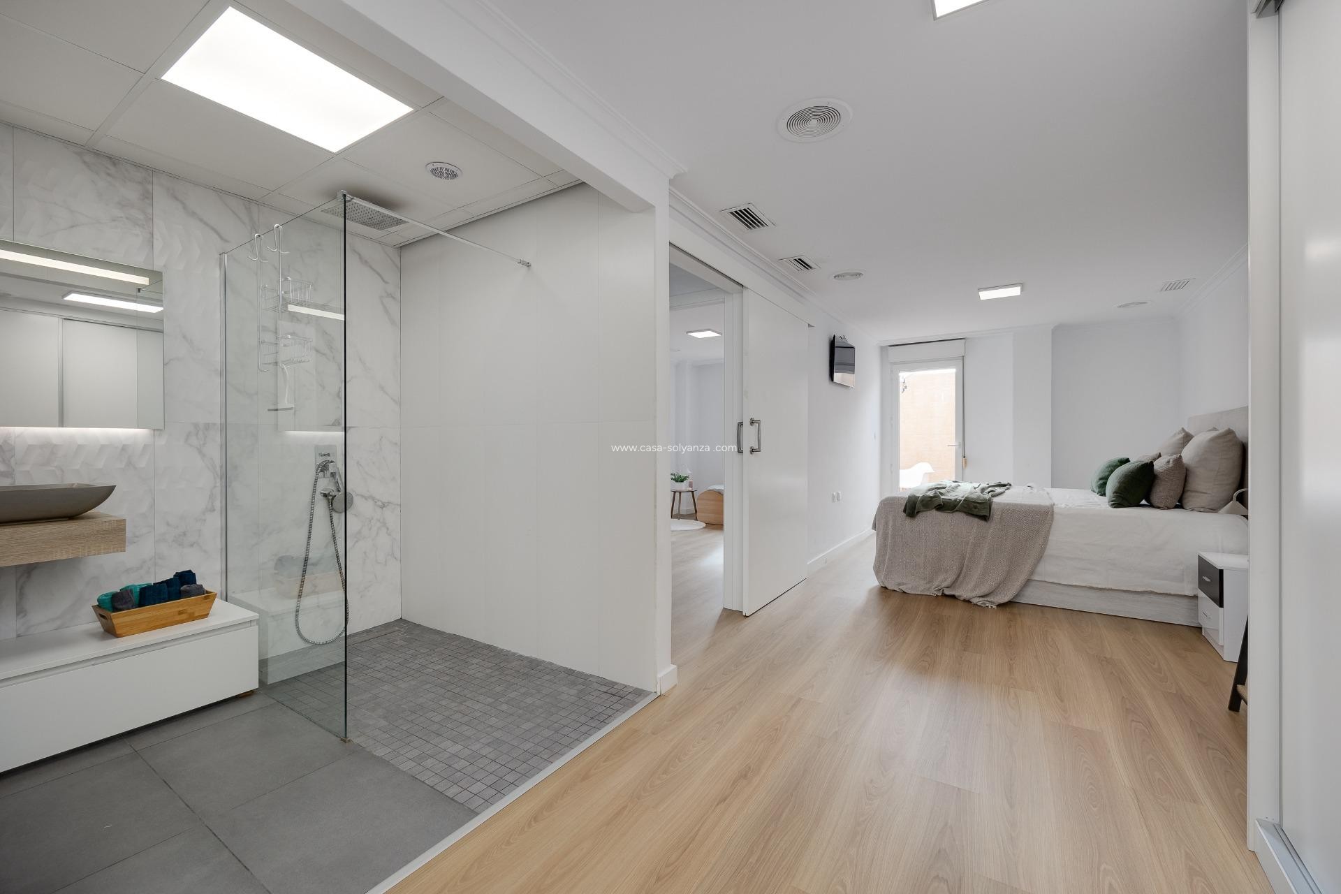 Resale - Apartment / flat - Torrevieja - Center