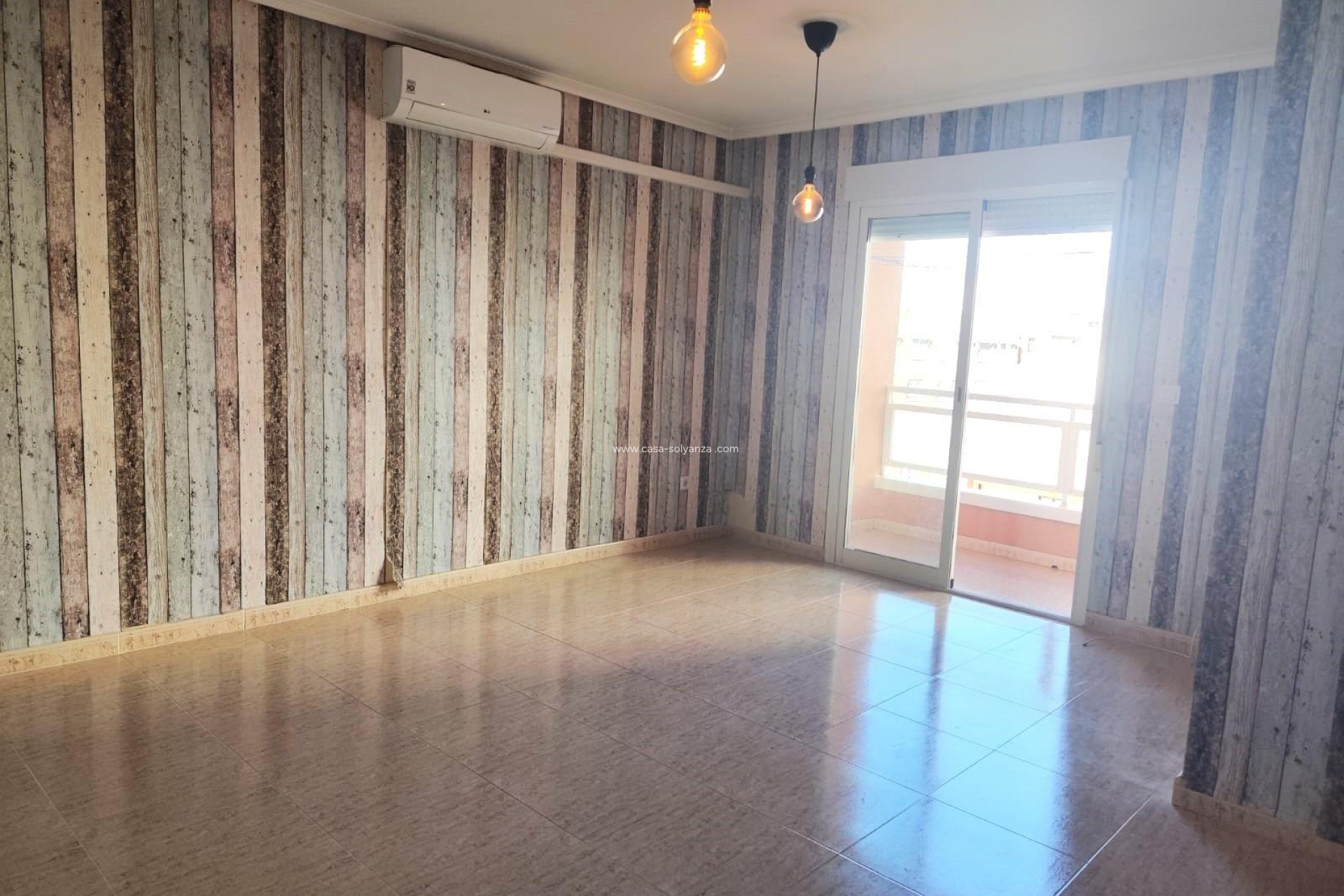Resale - Apartment / flat - Torrevieja - Center