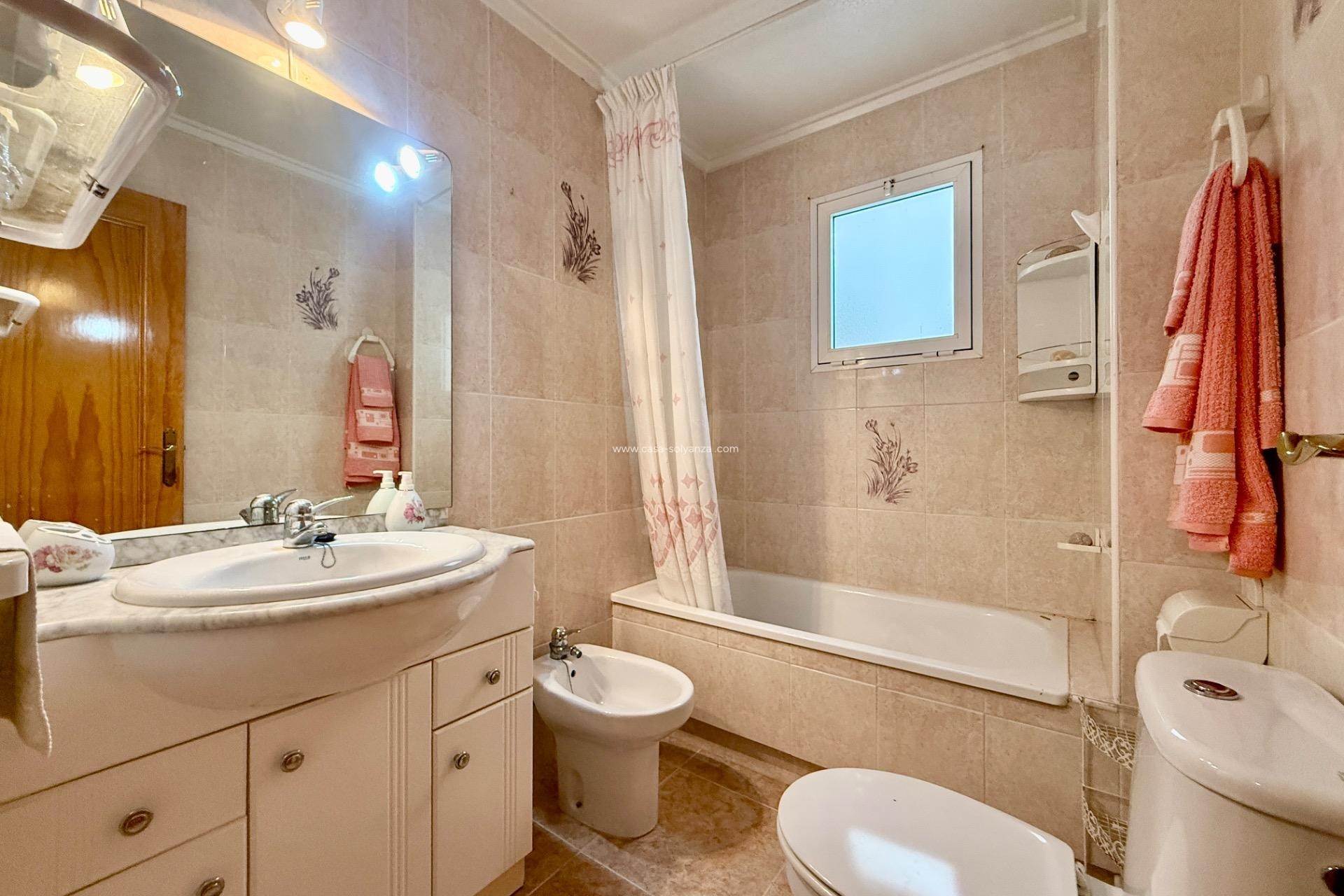 Resale - Apartment / flat - Torrevieja - Center