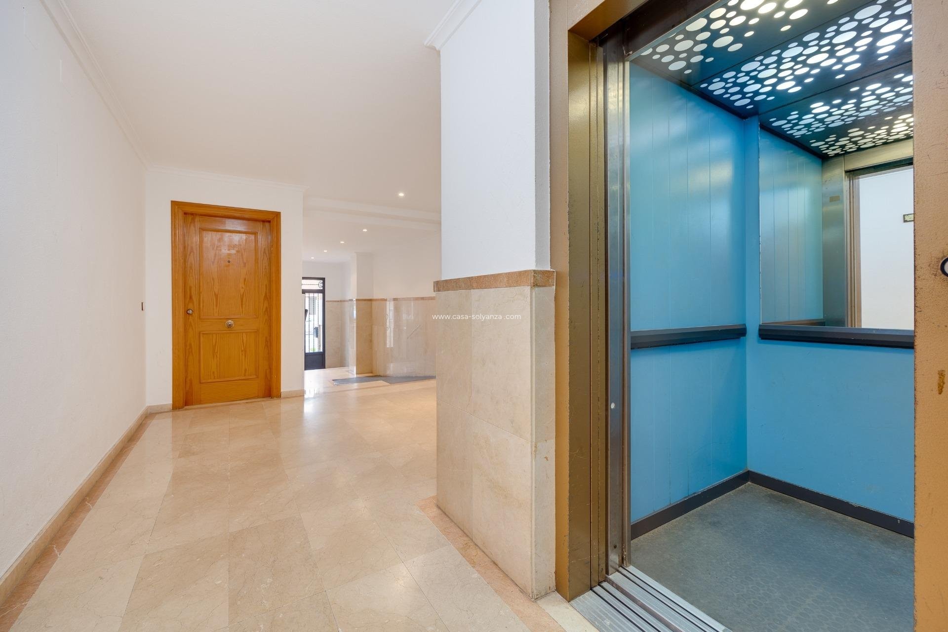 Resale - Apartment / flat - Torrevieja - Center