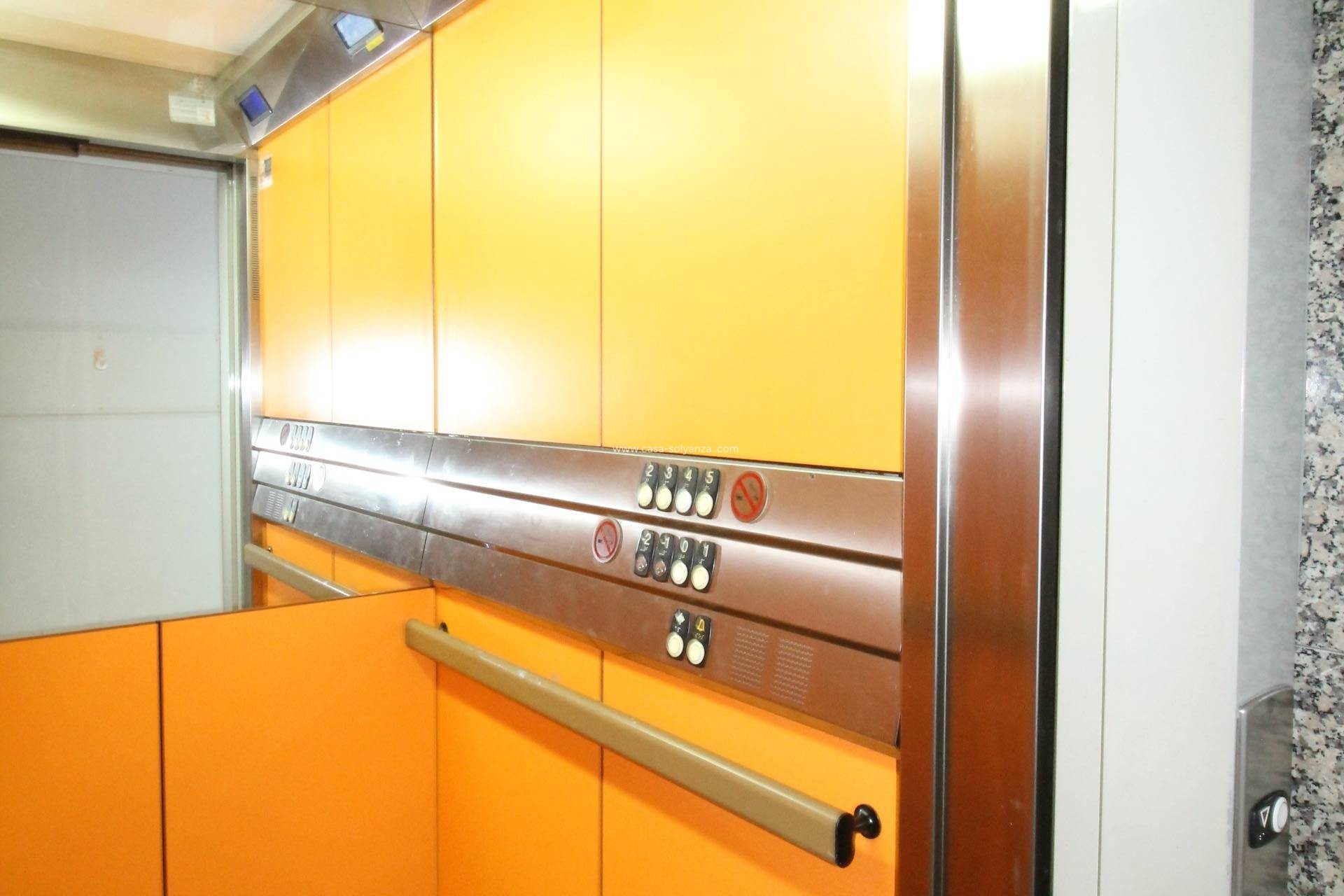 Resale - Apartment / flat - Torrevieja - Center