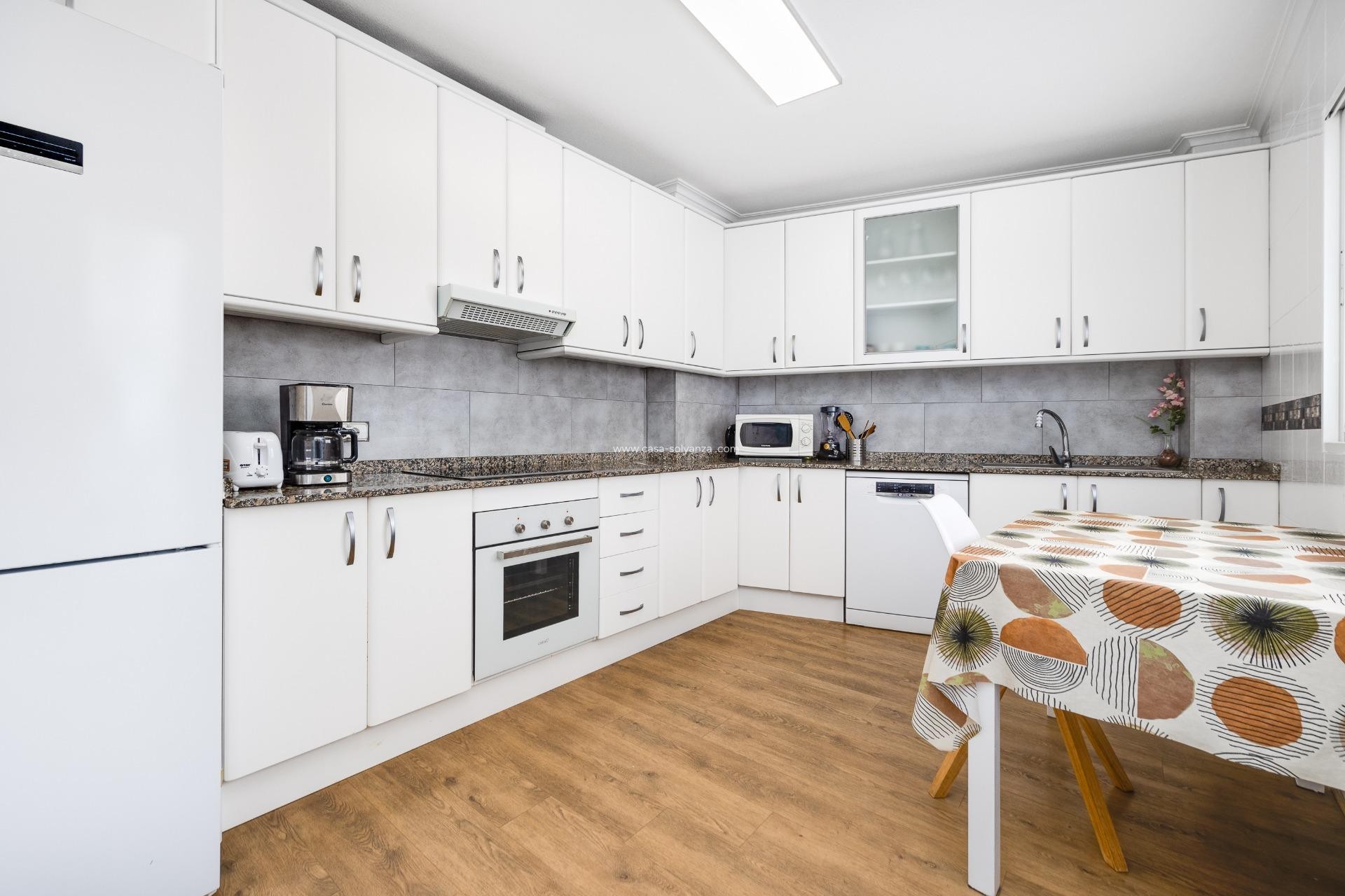 Resale - Apartment / flat - Torrevieja - Center