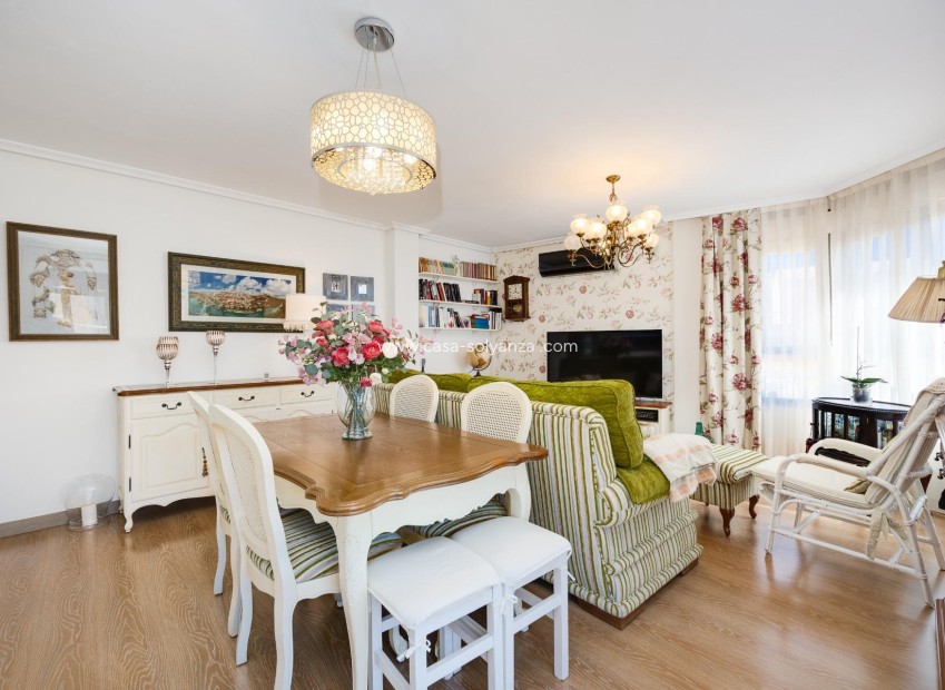 Resale - Apartment / flat - Torrevieja - Center