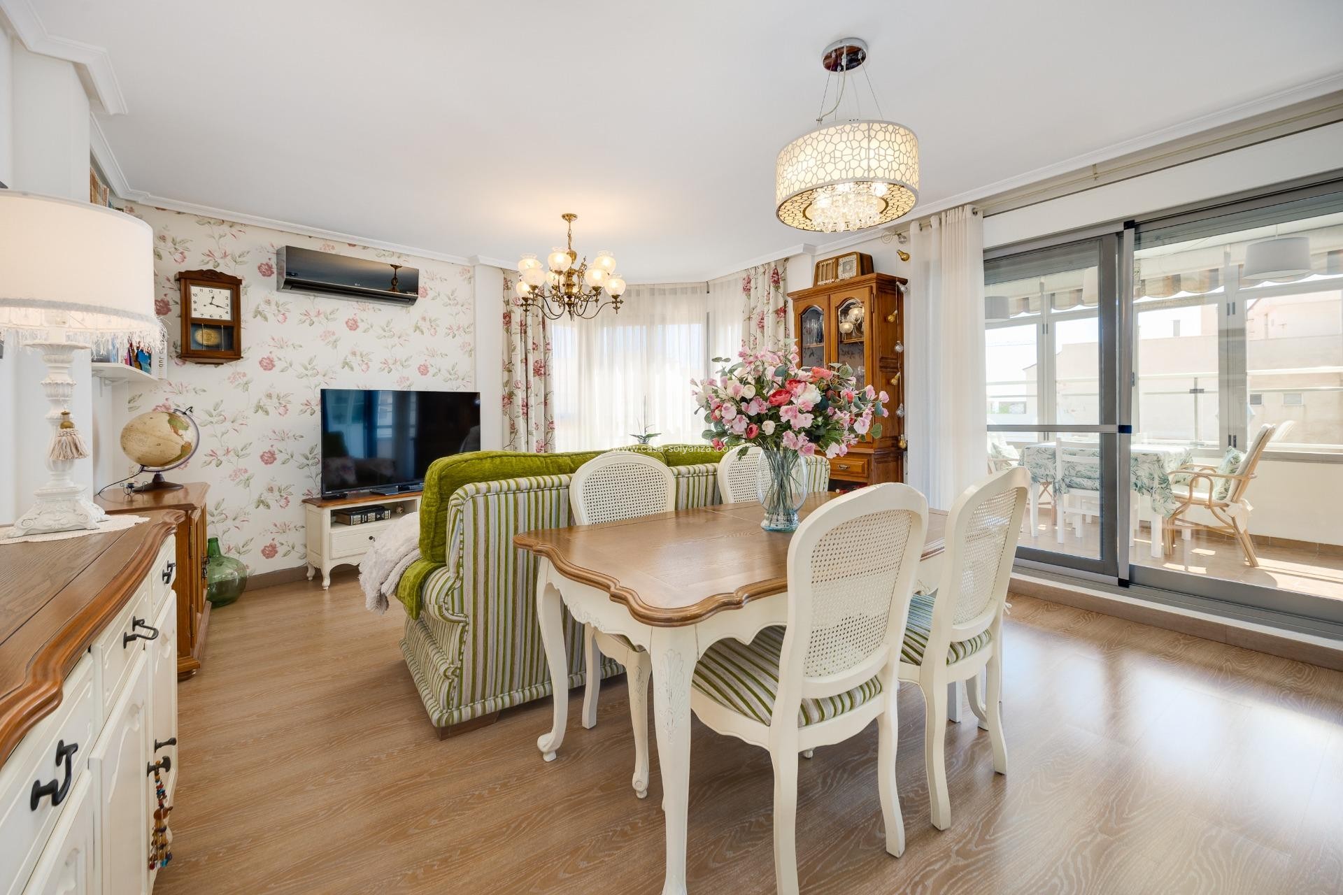 Resale - Apartment / flat - Torrevieja - Center