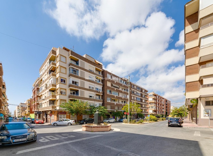 Resale - Apartment / flat - Torrevieja - Center