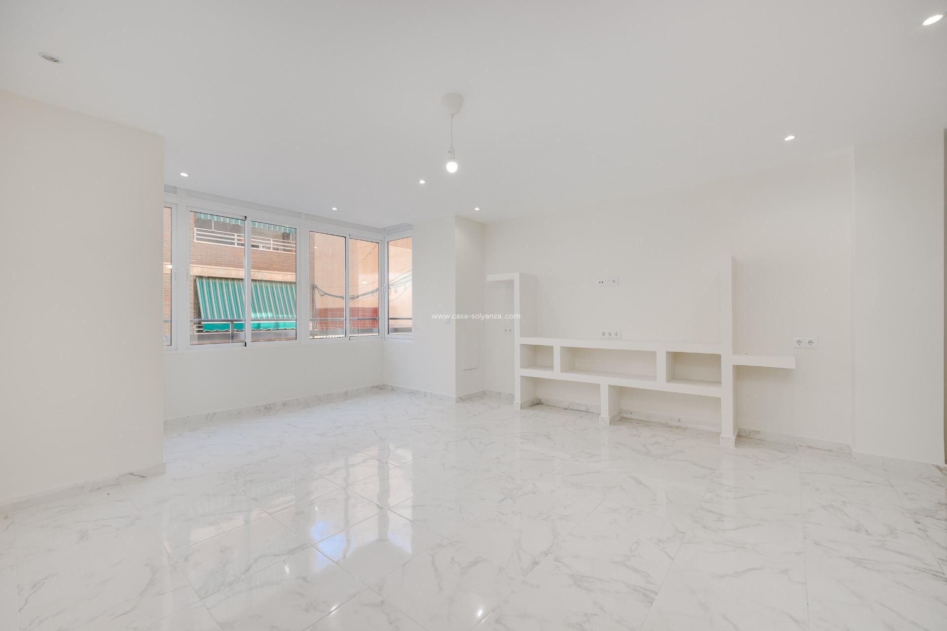 Resale - Apartment / flat - Torrevieja - Center