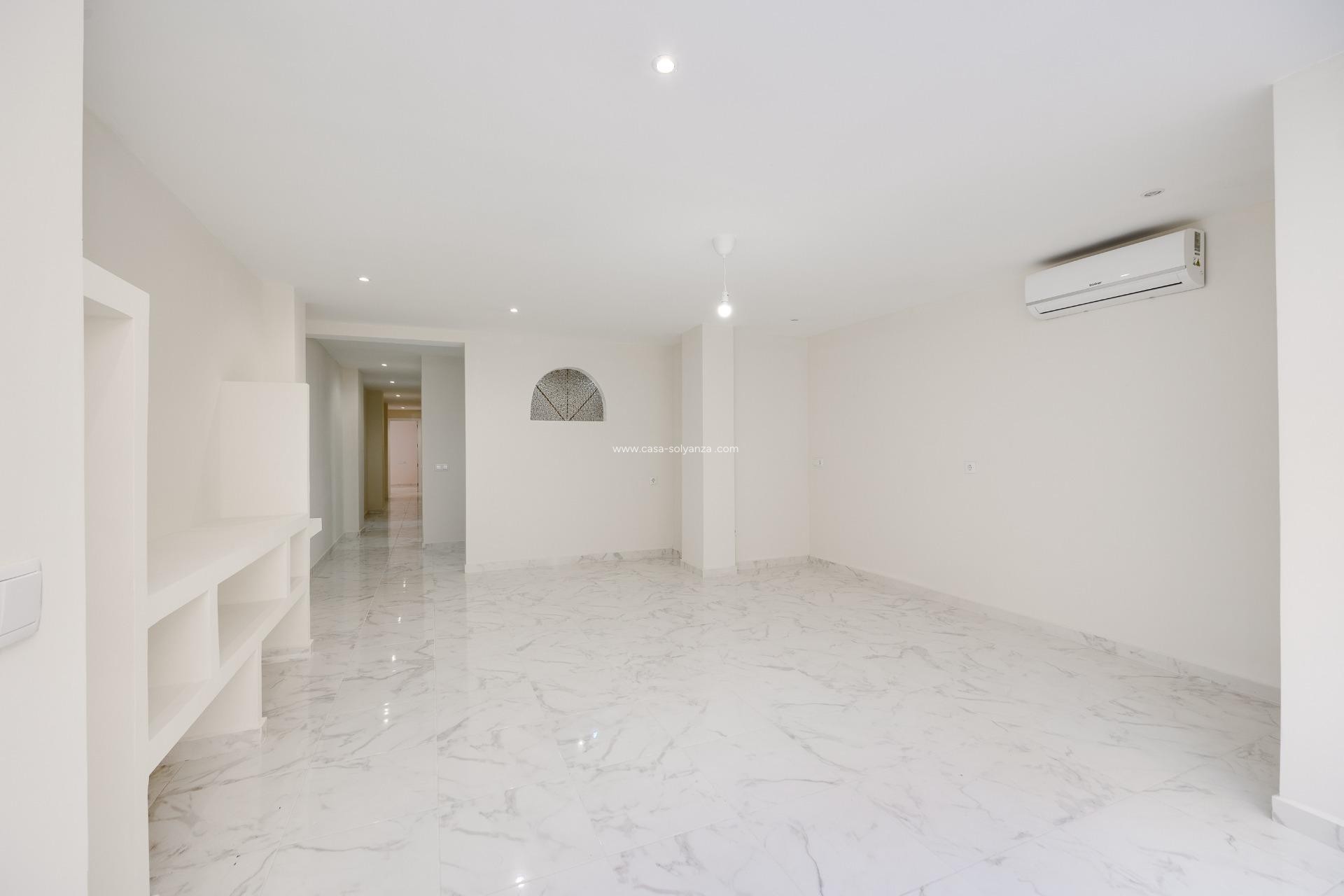 Resale - Apartment / flat - Torrevieja - Center
