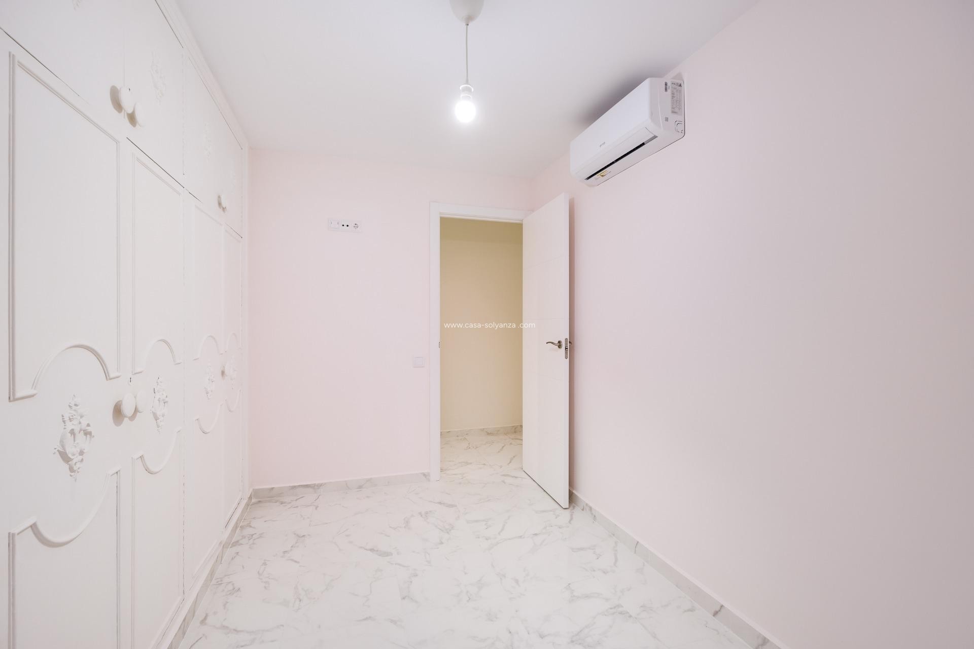 Resale - Apartment / flat - Torrevieja - Center
